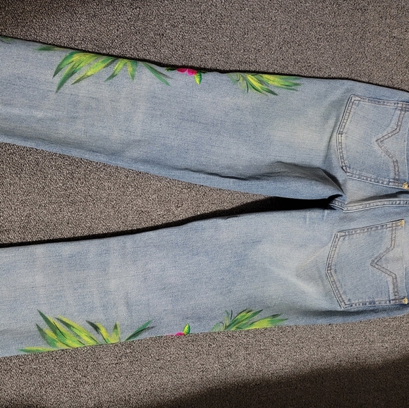 🌟Host Pick🌟VERSACE Floral Embroidered Jeans size 25 - Picture 6 of 14